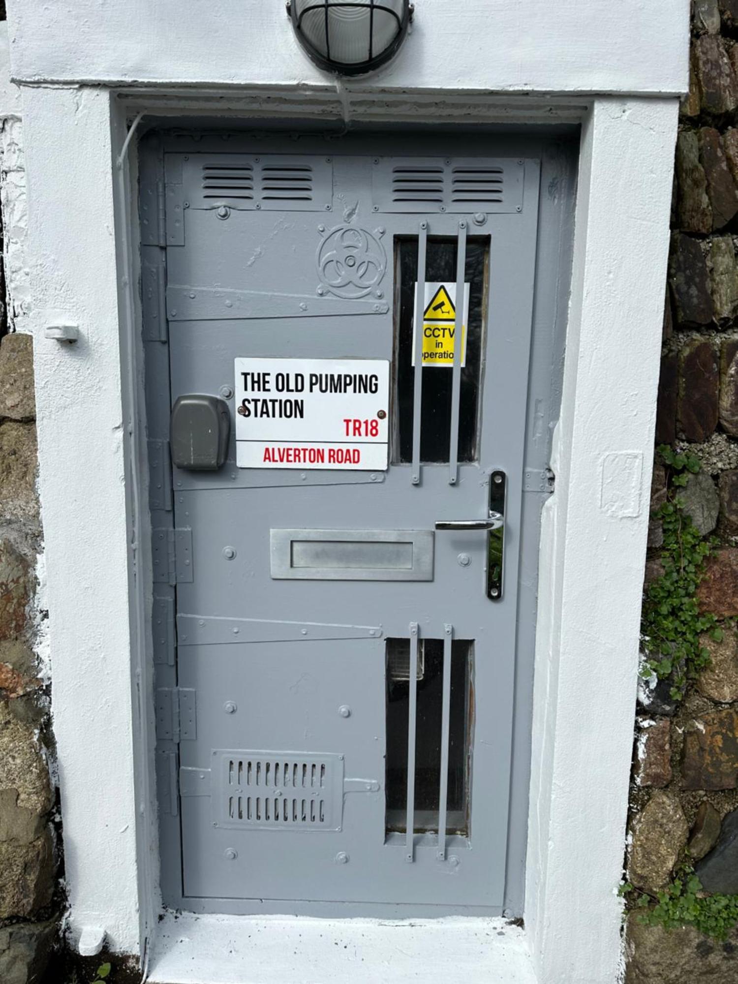 Appartamento The Old Water Pumping Station Quirky Underground Hobbit House Penzance Esterno foto